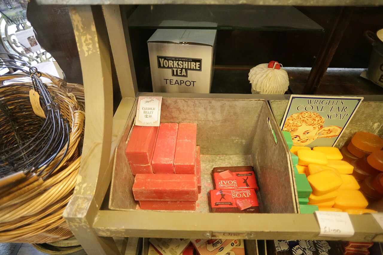 Seifenstücke – basisch durch NaOH-Verseifung